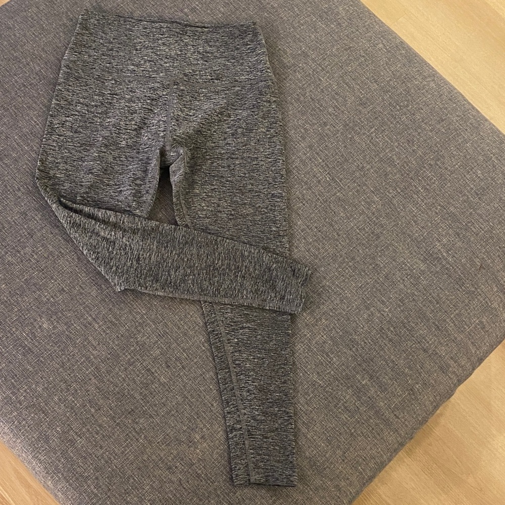 Beyond Yoga Heathered Charcoal Gray Leggings